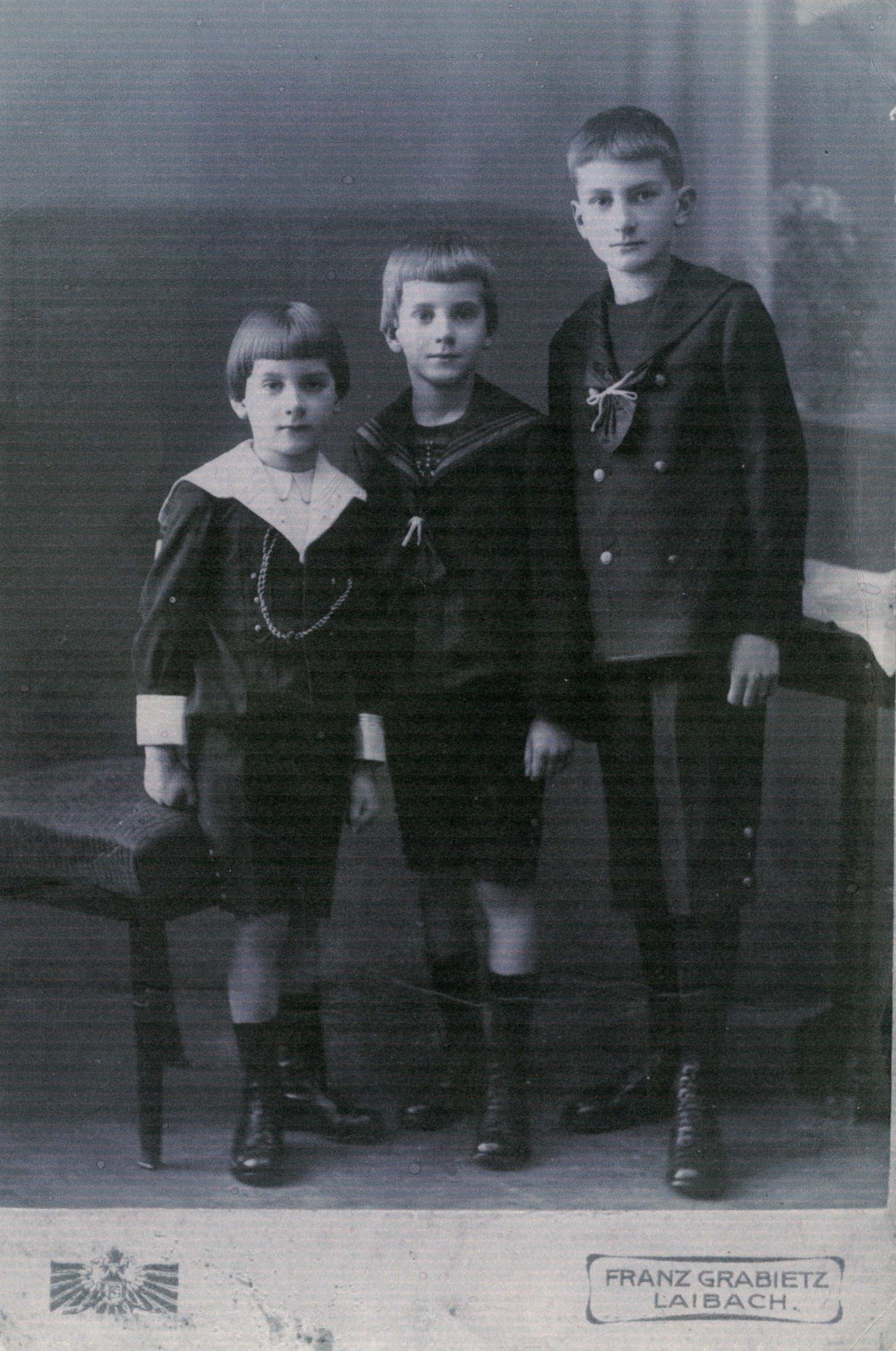 Slika 1: Norbert von Wurzbach (na desni) z
              bratoma Maximilianom IV. (levo) in Haraldom (na sredini) okrog leta 1919