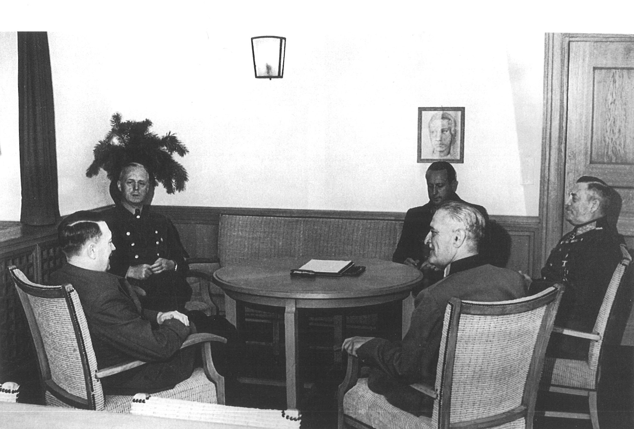 Der kroatische Marschall Kvaternik (rechts vorne) war am 21. 7. 1941 einer
der ersten Besucher Hitlers in der neuen Anlage Wolfsschanze. Hinten von
links nach rechts: Von Ribbentrop, Hewel, Keitel.