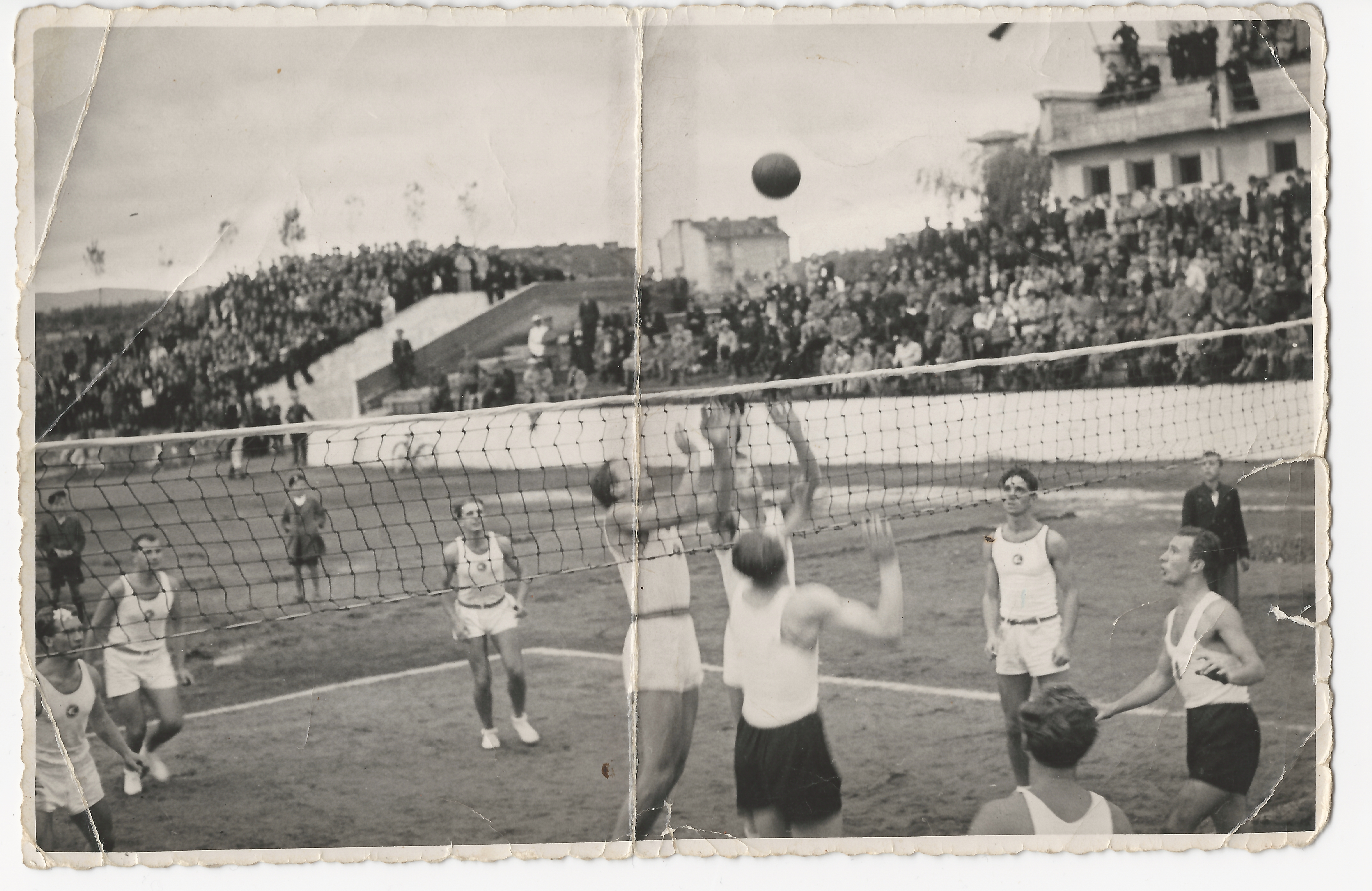 SLIKA 4: Tekma med SKJ (zastopal ga je Sokol Maribor matica) in bolgarskim
                  Junakom v Sofiji leta 1937 v okviru tekmovanja za naslov slovanskega prvaka